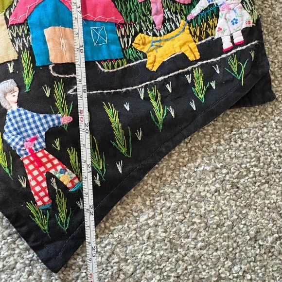 Vintage Women's Handmade Embroidered Village Scene Vest Size Medium - Picture 6 of 10